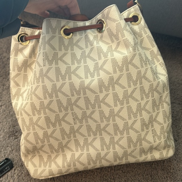 Michael Kors Bucket Bag - Picture 4 of 11